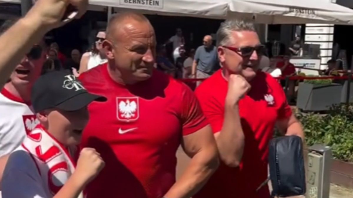 Instagram / Na zdjęciu: Mariusz Pudzianowski wraz z kibicami reprezentacji Polski