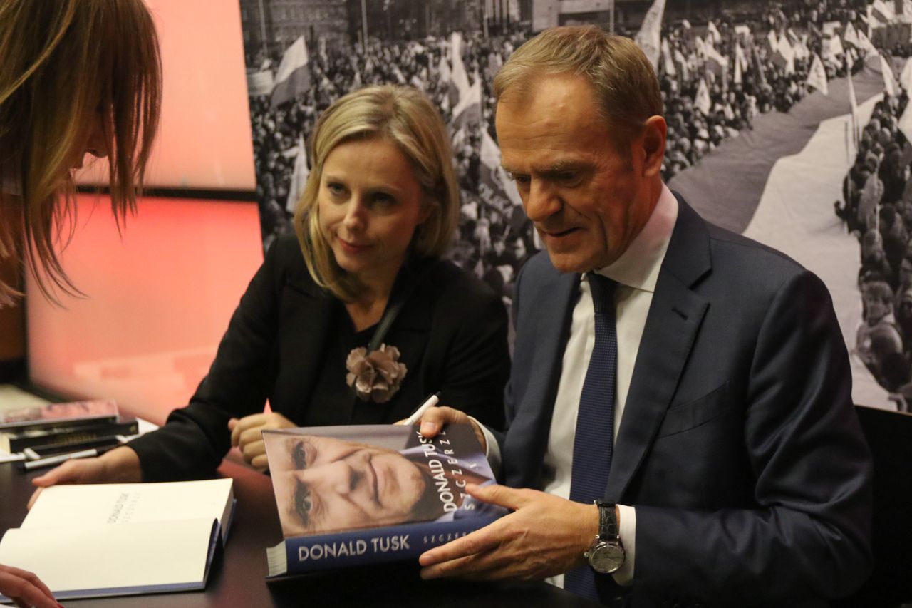 Tusk o swojej książce. "Niektórzy będą chcieli ją spalić" 