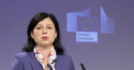 "Nie zawahamy się". Jourova zabrała głos ws. "lex Tusk"