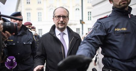 Zaprzysiężenie nowego kanclerza Austrii. Sebastian Kurz zrezygnował ze stanowiska