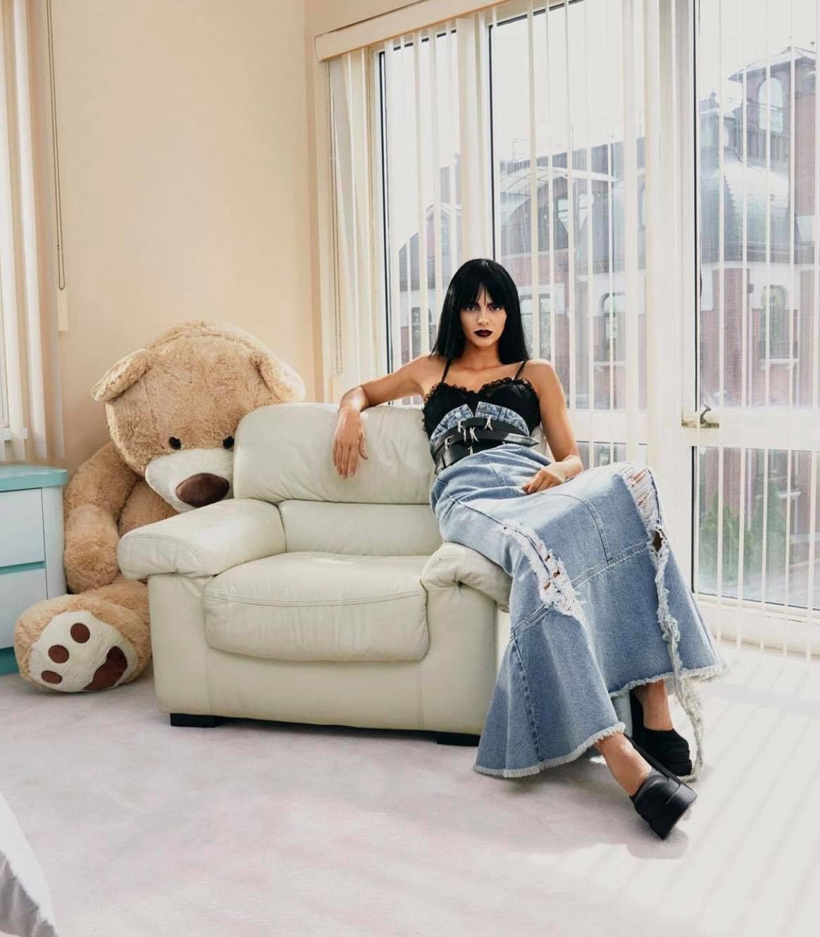 Kendall Jenner z grzywką pozuje w "Vogue'u"