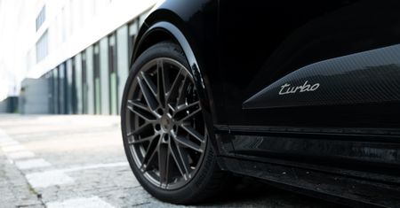 Porsche zamyka kolejne salony w Chinach. Coraz większe cięcia
