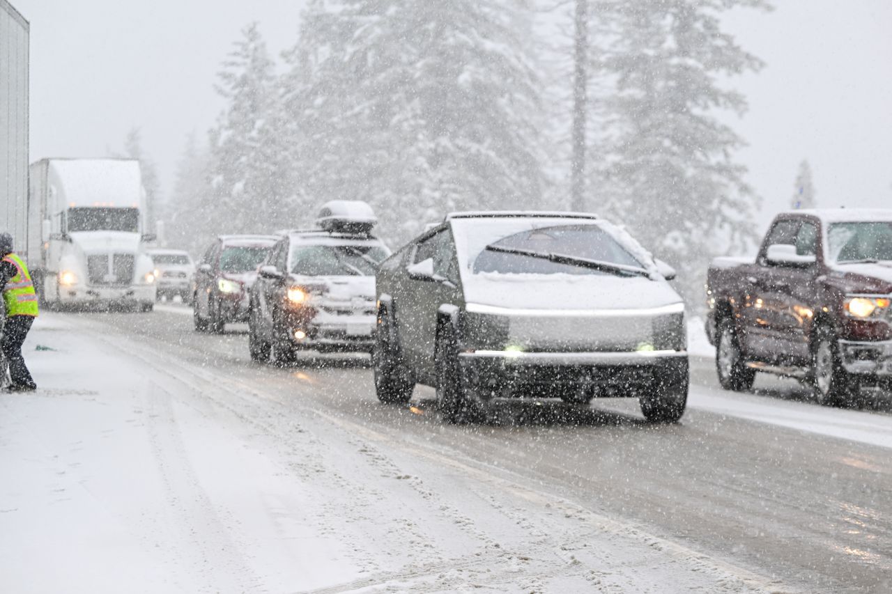 Southern U.S. battered by snowstorms: Power cut, flights grounded