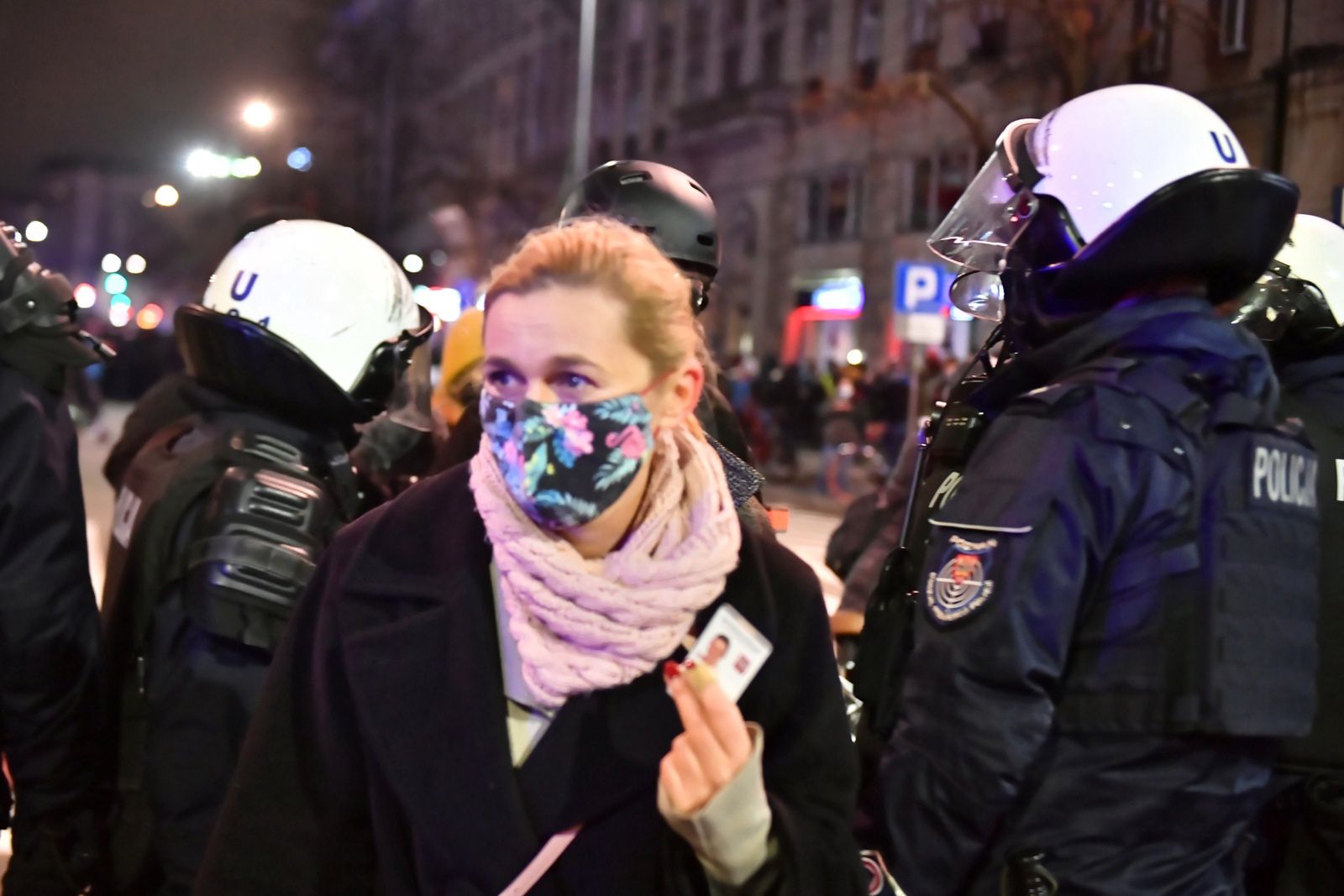 Barbara Nowacka potraktowana gazem na Strajku Kobiet