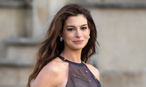 Niczym nocne niebo. Anne Hathaway zachwyciła w Paryżu