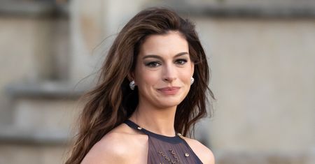 Niczym nocne niebo. Anne Hathaway zachwyciła w Paryżu