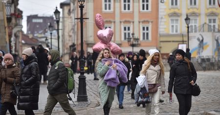 Pokazali zdjęcia ze Lwowa. "Starają się żyć normalnie"