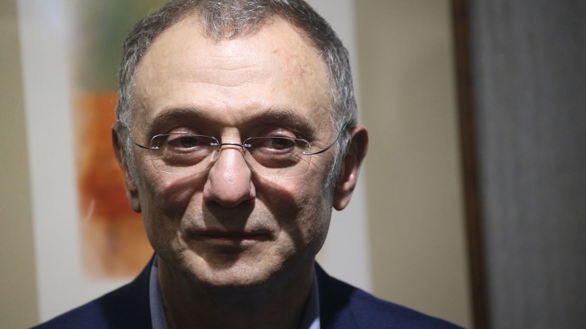 DERBENT, RUSSIA - APRIL,14 (RUSSIA OUT): Russian billionaire, businessman and Council of the Federation Member Suleyman Kerimov attends a meeting at the Naryn Kala Castle, on April 14, 2021 in Derbent, Dagestan, Russia. Premier Mishustin is having a one-day trip to Dagestan Republic in the North Caucasian Federal District. (Photo by Mikhail Svetlov/Getty Images)