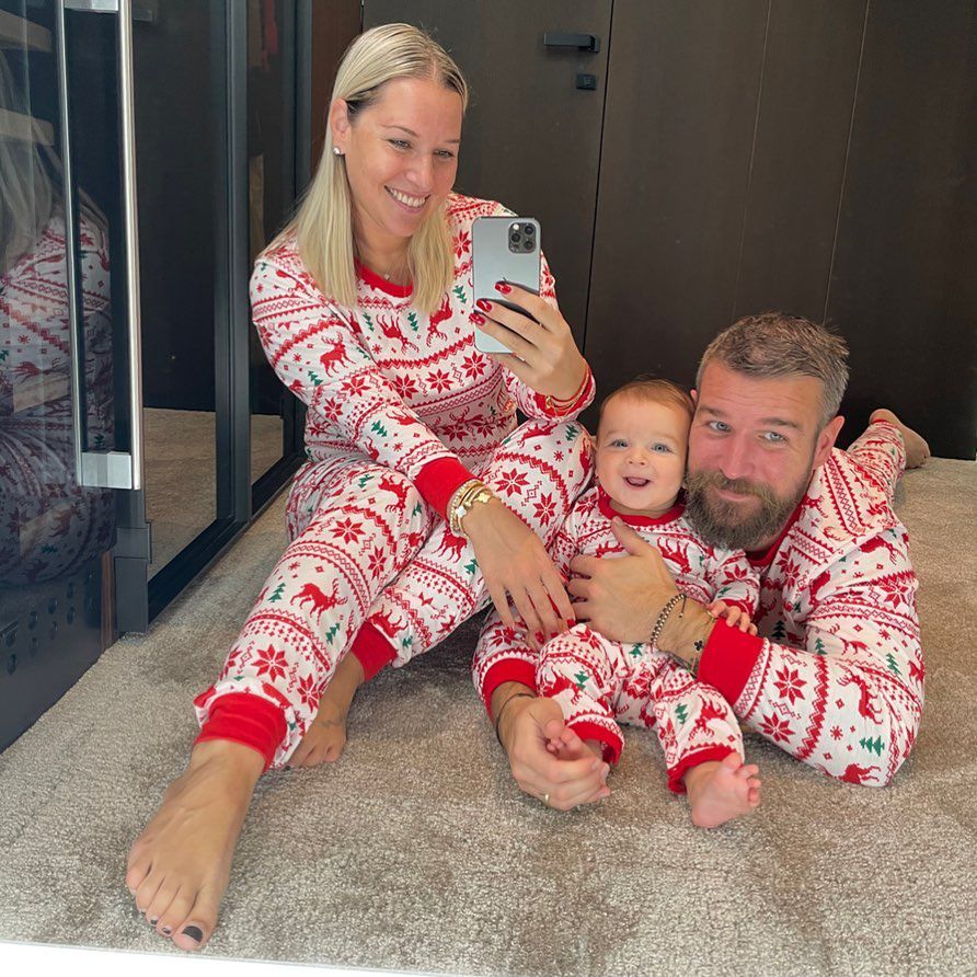 Dominika Cibulkova z synem i mężem