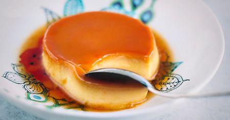 Flan z karmelowym sosem angielskim w proszku - przygotowany z mlekiem pełnotłustym