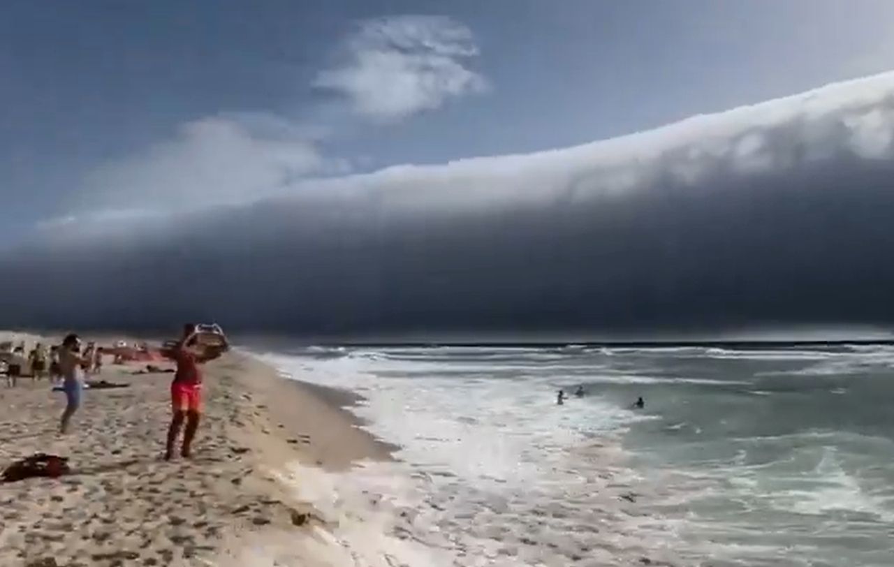 Ludzie patrzeli jak osłupieni. Niezwykły widok na plaży