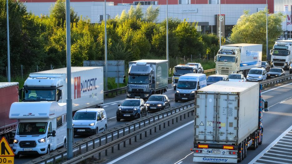 Spadek liczby nowych zamówień eksportowych może wpłynąć na kondycję finansową tych firm i zmusić je do bardziej ostrożnego planowania produkcji.