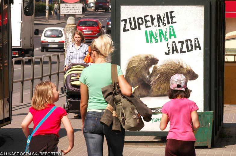 Dekadę temu takie reklamy opanowały polskie ulice. Do młodych z plemienia "ziomków" trafia, do "hipsterów" już nie