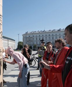 Miesięcznica katastrofy smoleńskiej. Pod pomnikiem rozległy się okrzyki