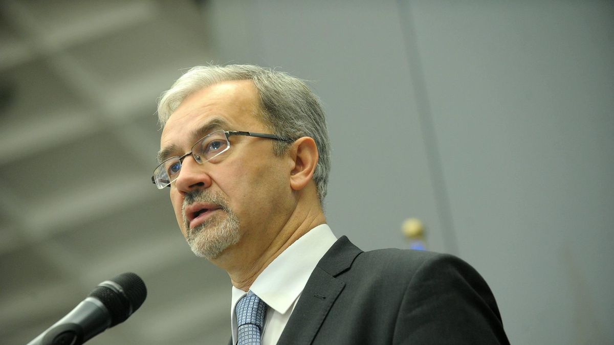 Minister inwestycji i rozwoju Jerzy Kwieciński