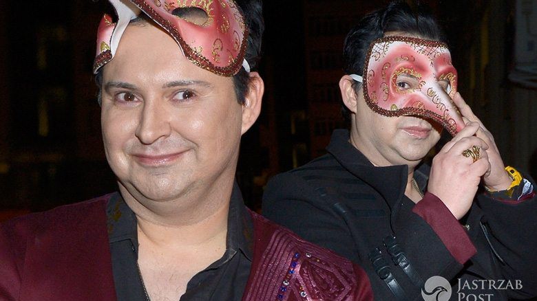 Michał Witkowski na balu maskowym z gwiazdami (fot. AKPA)
