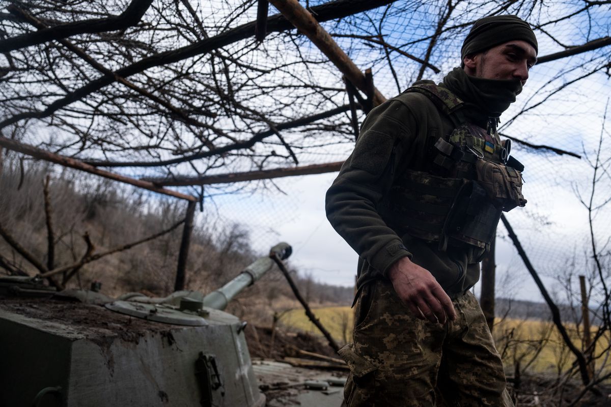 Trudna sytuacja wojsk Ukrainy w Bachmucie. Analitycy wskazują na wycofanie z części miasta