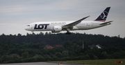 LOT odwołuje rejsy. Ważna informacja