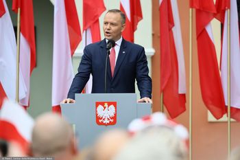 Nawrocki uderza w rząd. "Niszczycie dorobek ciężkiej pracy Polaków"