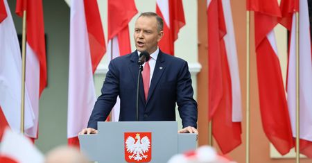 Nawrocki uderza w rząd. "Niszczycie dorobek ciężkiej pracy Polaków"