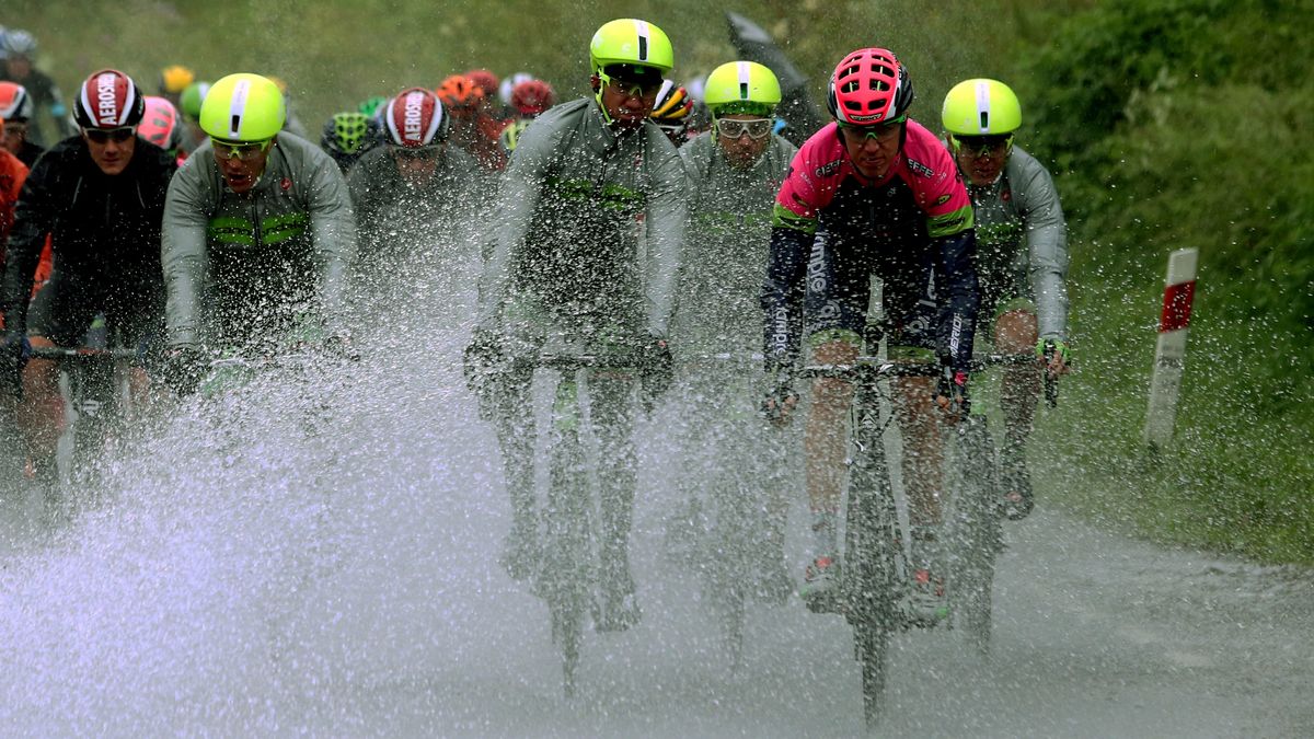 Ekstremalne warunki podczas 6 etapu Tour de Pologne 2016