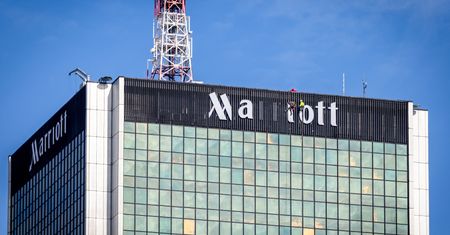 Wielka zmiana w centrum Warszawy. Nowe logo zastąpiło "Marriotta"