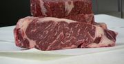 Surowe steki z polędwicy wołowej bez kości (samo mięso, II klasa mięsa)