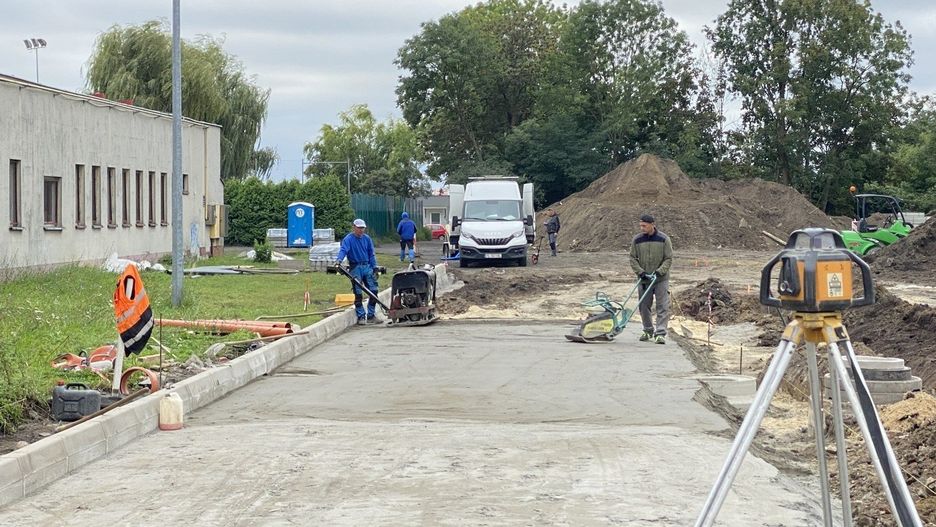 Budowa parkingu przy ćwiczni w Lesznie