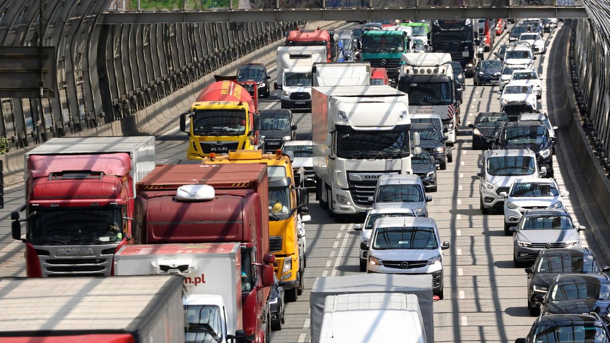 Korki na Trasie AK
27.06.2024 Warszawa , korki na Trasie AK .
Fot. Robert Kowalewski / Agencja Wyborcza.pl
Fot. Robert Kowalewski / Agencja Wyborcza.pl
Korki, s8, ciezarowki, motoryzacja, trasa ak, /FR/