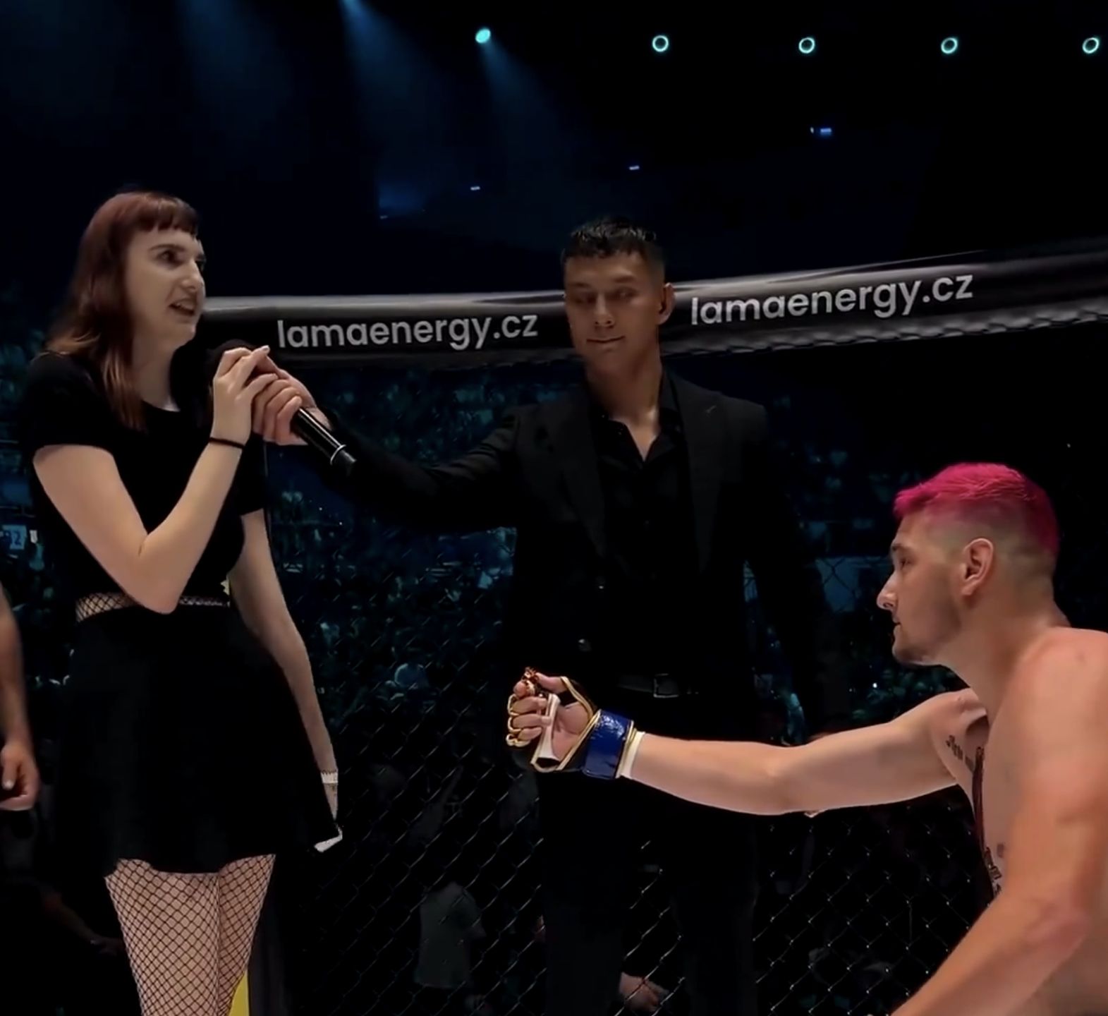 Zawodnik MMA chciał oświadczyć się ukochanej w oktagonie