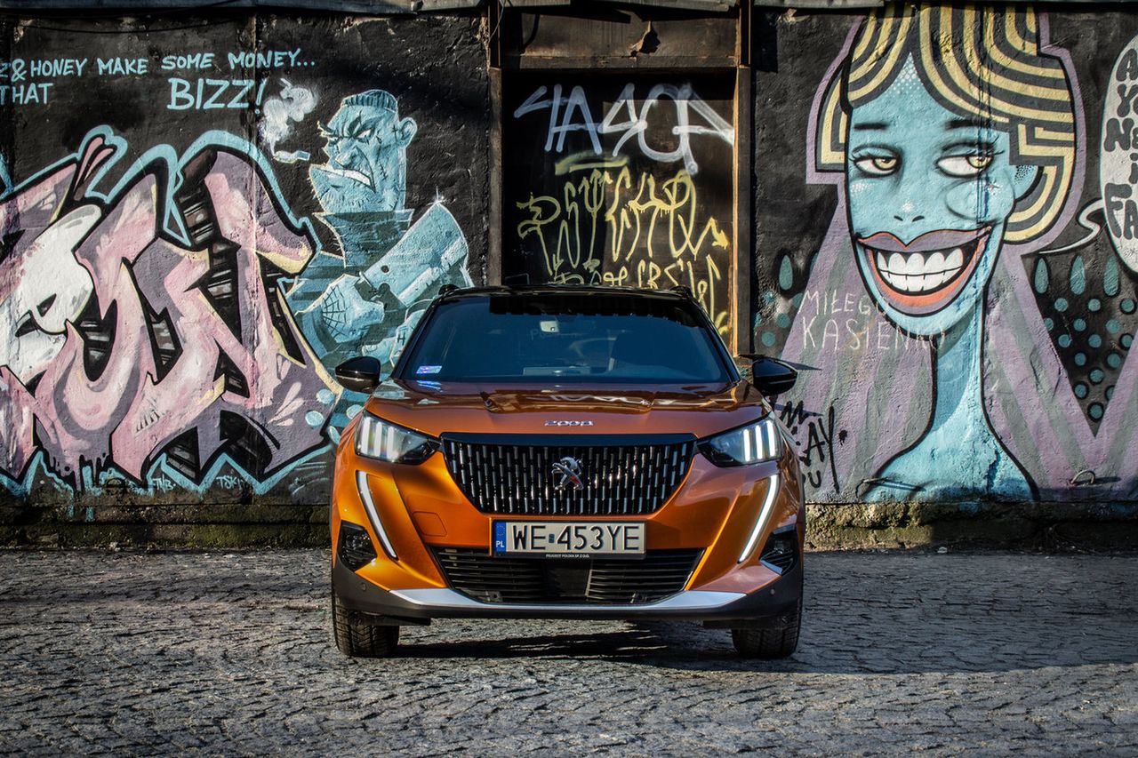 Peugeot 2008 wyprzedził Renault Clio i Dacię Sandero