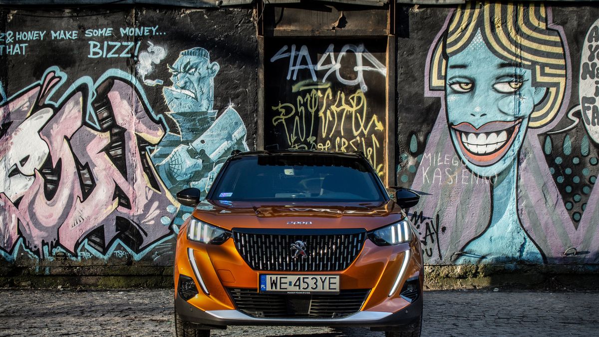 Peugeot 2008 wyprzedził Renault Clio i Dacię Sandero