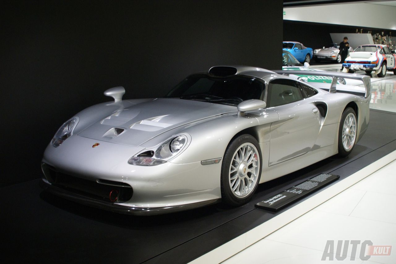 Porsche 911 GT1