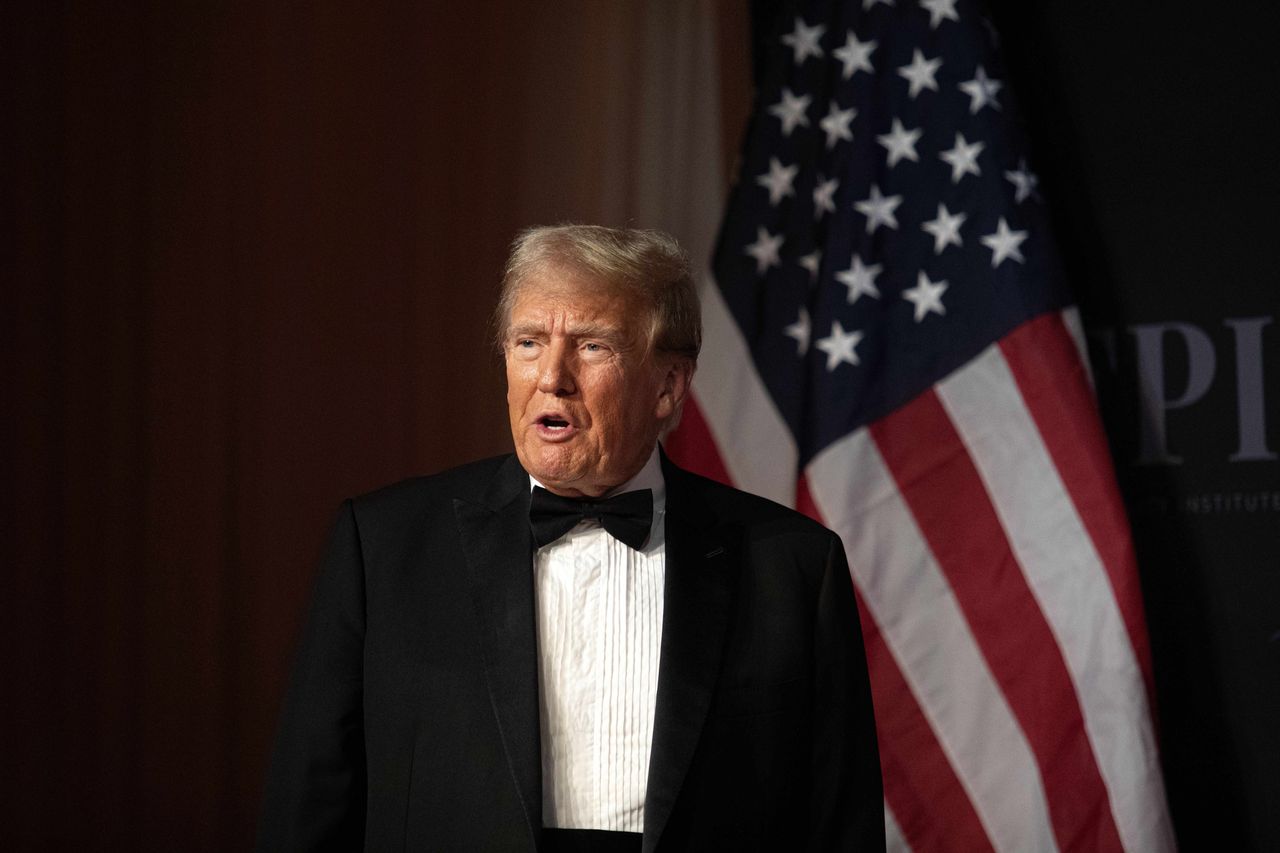 Trump's remarks stir controversy over Ukraine strategy