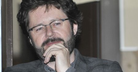 Jest 8 lat młodszy od żony. Nieliczni wiedzą, z kim jest związany