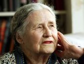 Doris Lessing: Nagroda Nobla to królewskie ukoronowanie kariery