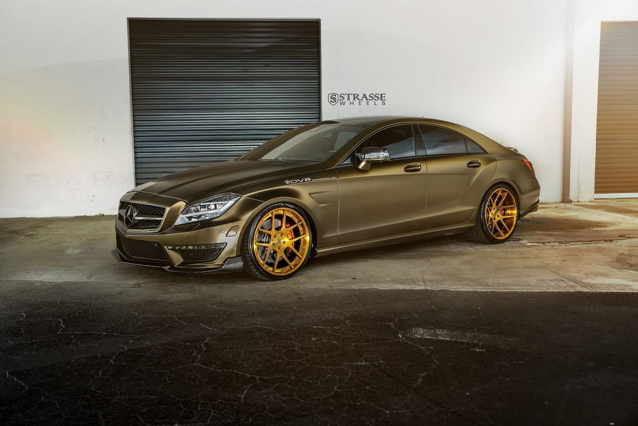 Mercedes-Benz CLS 63 AMG na felgach Strasse Wheels po modyfikacjach Renntech wykonany dla DV8 Motorsports