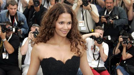 Halle Berry piękna i bardzo ponętna
