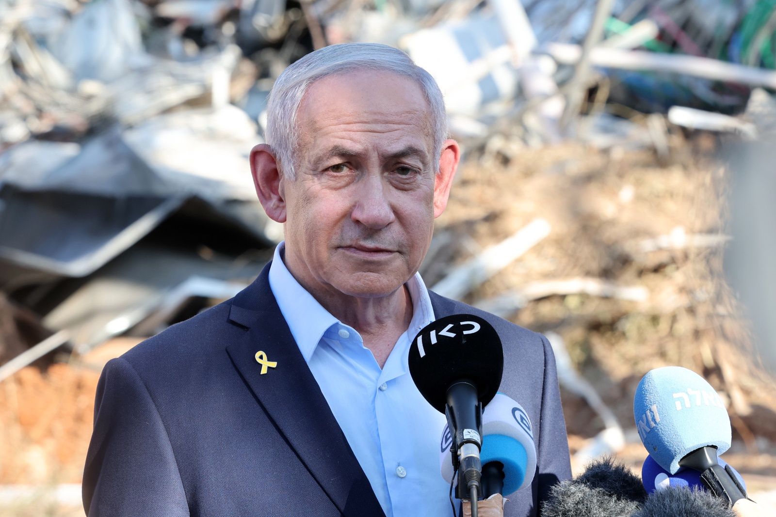 Israeli PM Netanyahu visits Rehovot following Iranian missile strike
epa12187738 Israel's Prime Minister Benjamin Netanyahu delivers a statement as he visits the site of the Weizmann Institute of Science, which was hit by Iranian missiles in the central city of Rehovot, Israel, 20 June 2025. Iran and Israel have been exchanging fire since Israel carried out missile strikes on Iran on 13 June 2025.  EPA/JACK GUEZ / POOL 
Dostawca: PAP/EPA.
JACK GUEZ / POOL
pm, israel, war
