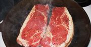 Surowe steki z wołowiny zrazowej górnej bez kości (mięso i tłuszcz)