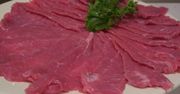 Surowa wołowina zrazowa górna bez kości (mięso i tłuszcz)