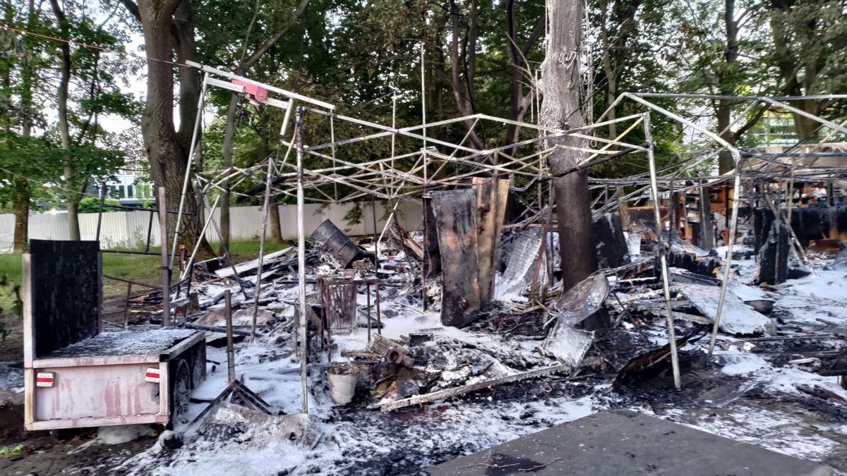 Pożar Miasteczka Wolności przed Sejmem 