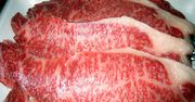 Surowe steki z udźca wołowego bez kości (mięso i tłuszcz, III klasa mięsa)