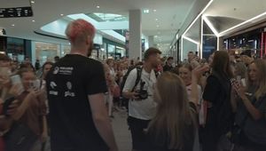 Pod Siatką: Sceny w galerii. Tłumy czekały na Fornala i Kochanowskiego