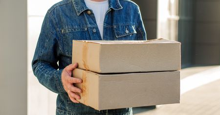 UOKiK ściga greenwashing. Allegro, DPD, DHL i InPost z zarzutami