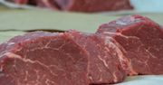 Surowe steki z polędwiczki wołowej bez kości (mięso i tłuszcz)