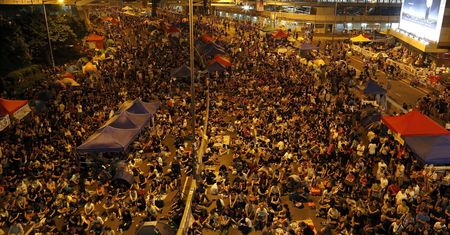 Protesty w Hongkongu wymknęły się spod kontroli. Władze użyją siły?