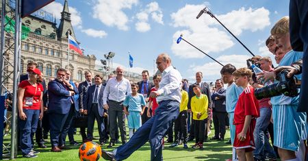 Kryzys energetyczny. "UE wygrywa z Rosją 1:0 do przerwy, a gra w ustawionym meczu"