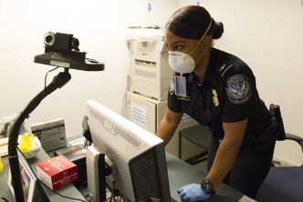 Walka z epidemią eboli. W USA rozpoczęto dodatkowe kontrole na lotniskach