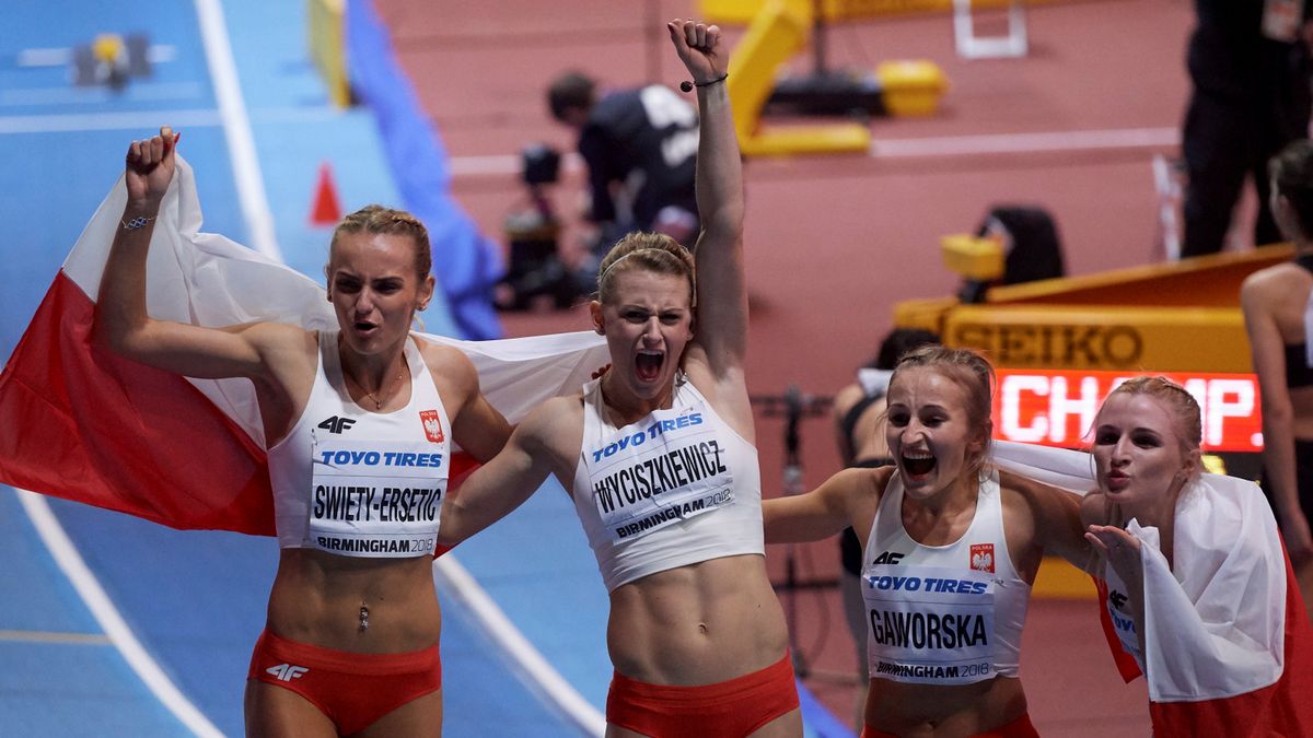 PAP/EPA / Adam Warżawa / Polska sztafeta kobiet 4x400 metrów